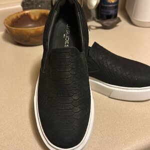 J/SLIDES Womens Ariana Black Leather Gator Platform Sneaker 8.5 BUT fits like 9